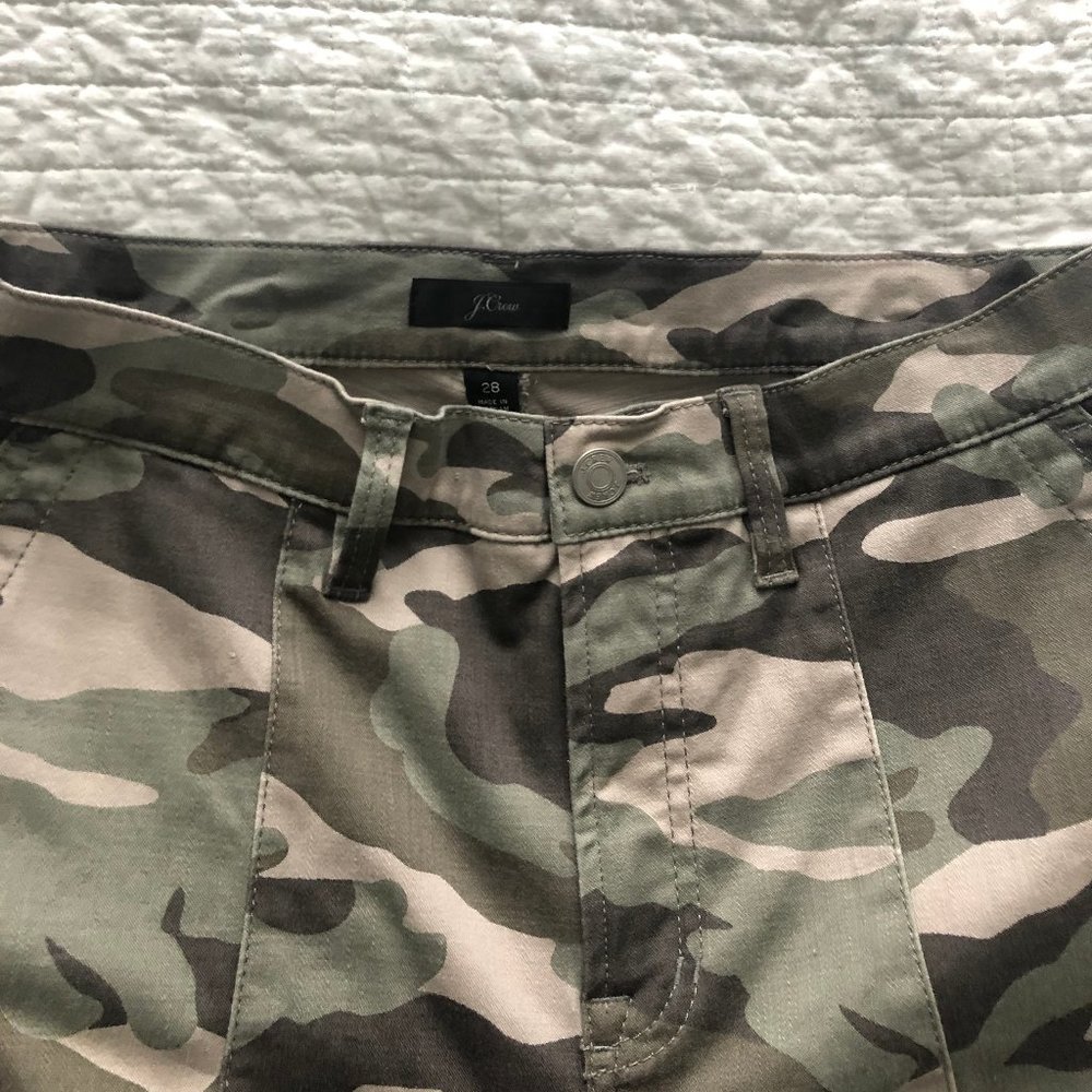 J.Crew 9" Cargo Toothpick Pants in Camo Print 28 - Picture 4 of 6